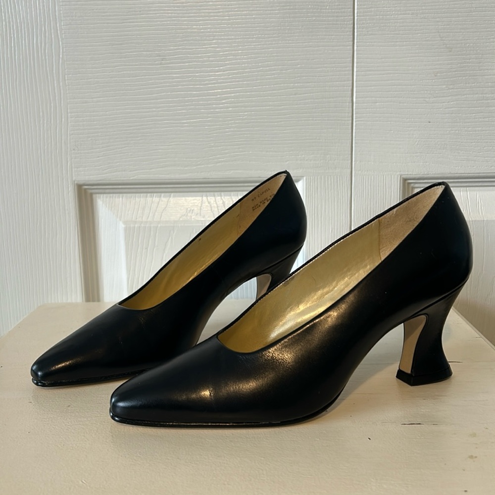Vintage 90s Nine West Black Leather Pumps Size 6